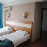 Ξενοδοχείο Flora 3*