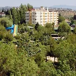 Ξενοδοχείο Flora 3*